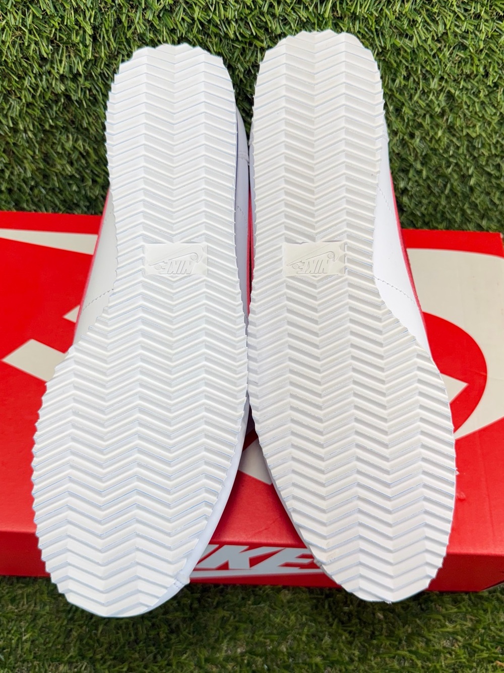 Nike WMNS Classic Cortez Leather Forrest Gump White Red 807471-103 Size 10 NEW - Picture 5 of 8